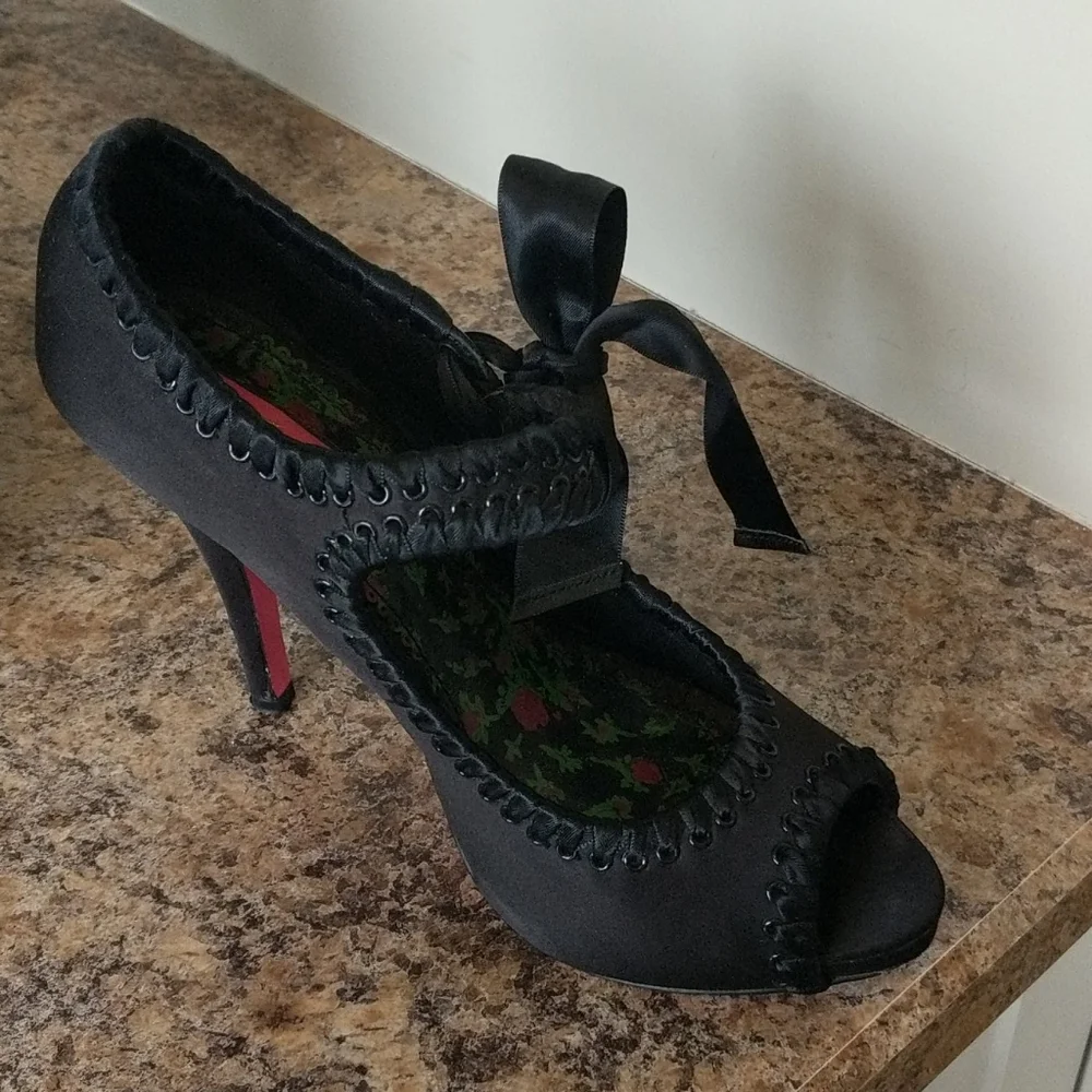 Betsey Johnson shoes - Picture 6 of 7